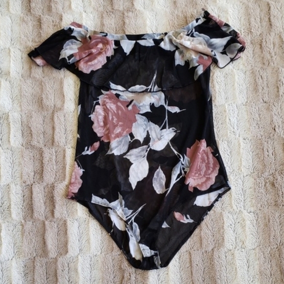 lavender field Tops - LAVENDER FIELDS BLACK PEACH WHITE FLORAL BODYSUIT..SIZE L